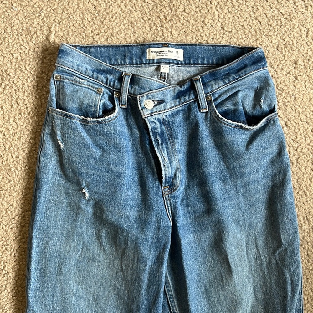 Abercrombie Curve Love 90’s Straight Ultra High Rise Jeans